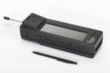 اولین گوشی موبایل دارای سیستم عامل